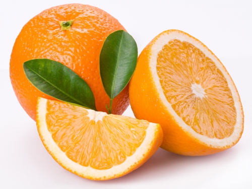 Апельсин с листьями